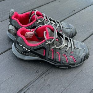 Shimano women’s cycling shoe size 39